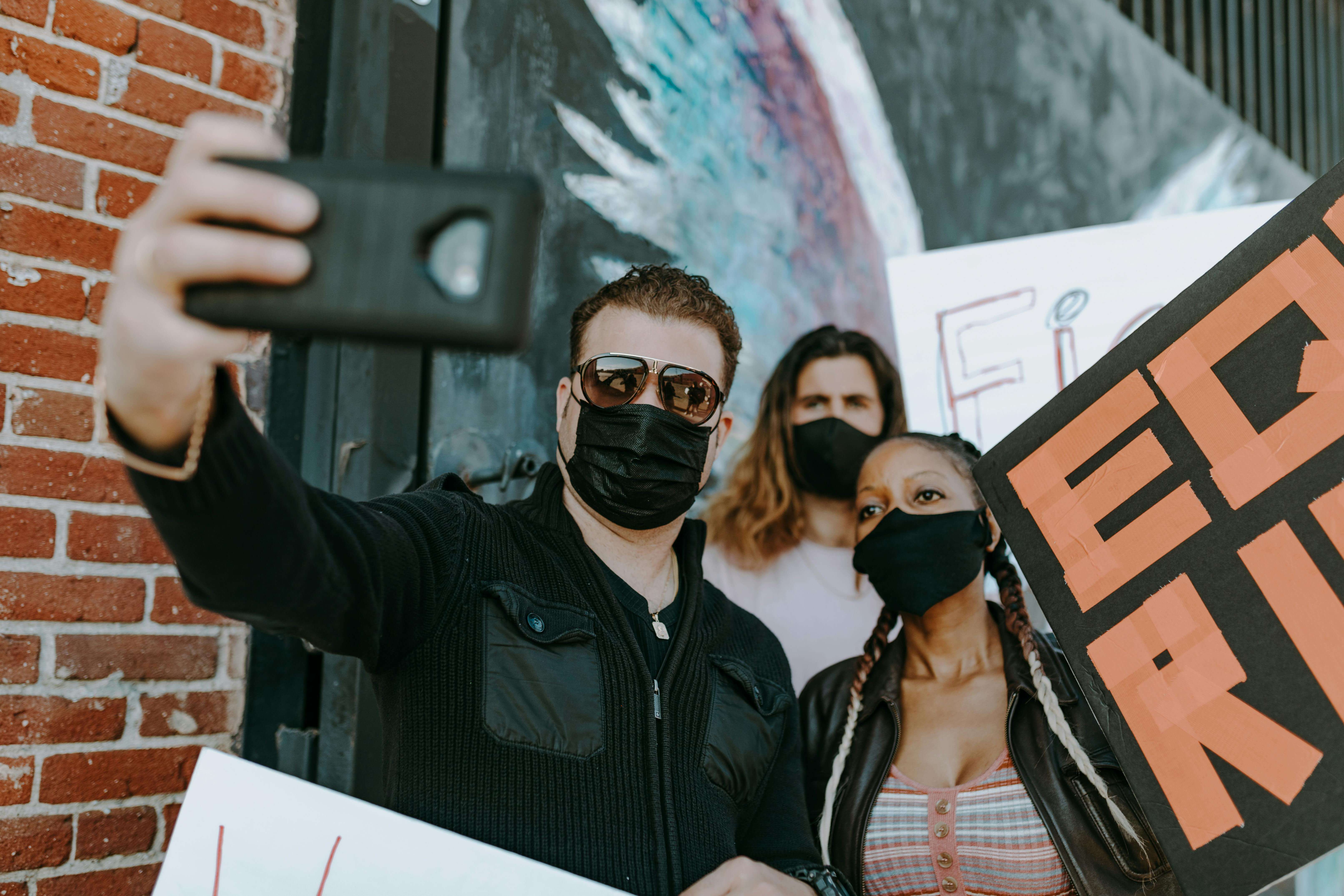 Citizens using smartphones to capture and verify news content